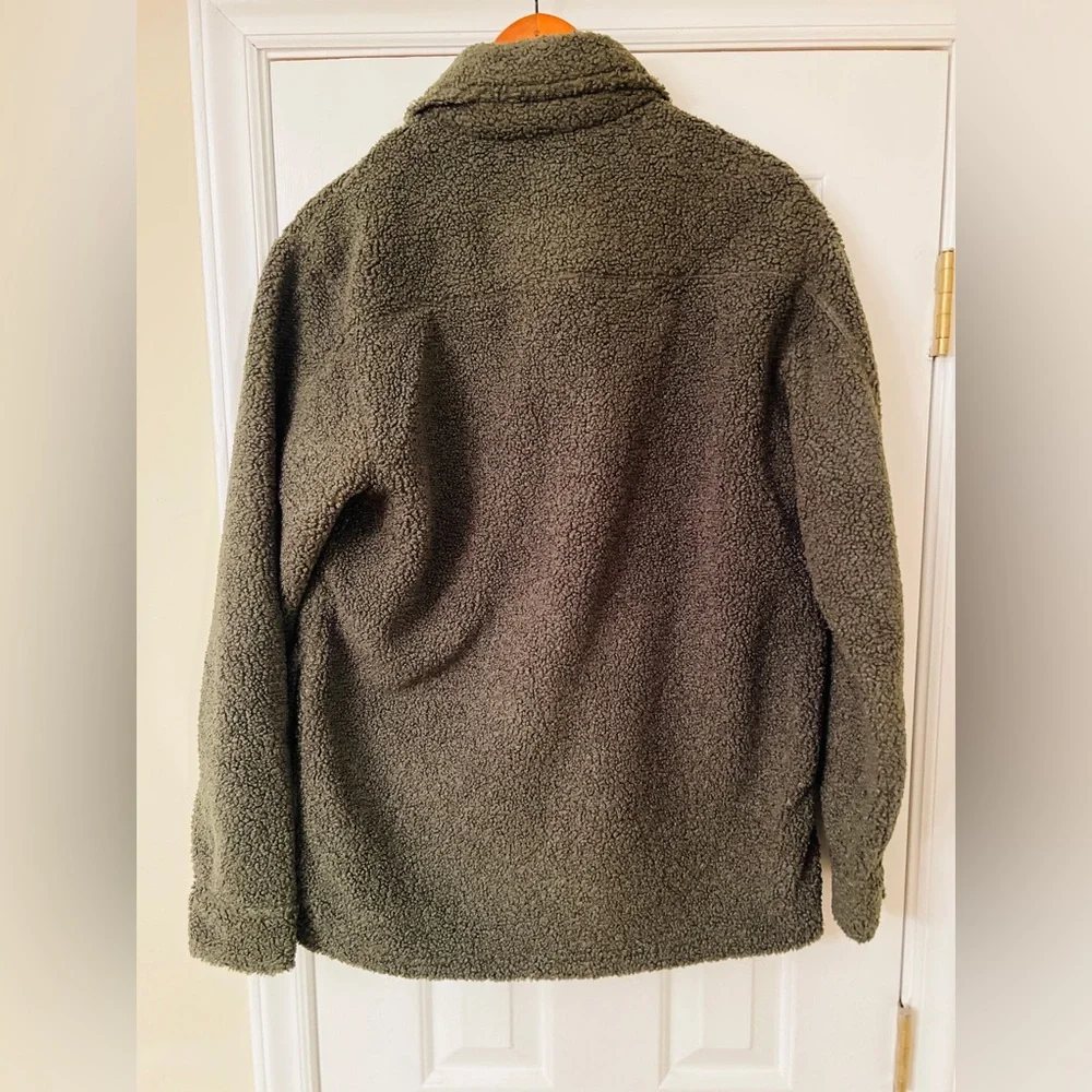 NEW Amazon Essentials Men's Recycled‎ Polyester Sherpa Jacket (Medium)